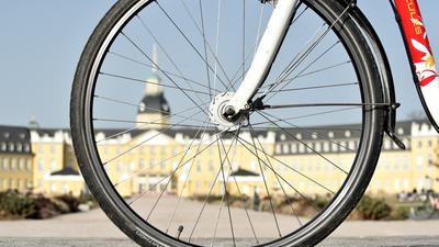 Karlsruhe ist zum zweiten Mal in Folge als fahrradfreundlichste Großstadt Deutschlands ausgezeichnet worden. Nicht in allen Bereichen geben die Karlsruher Radler der Stadt aber gute Noten.