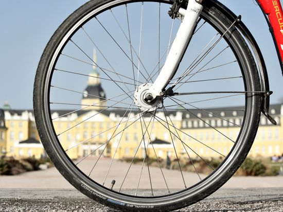 Karlsruhe ist zum zweiten Mal in Folge als fahrradfreundlichste Großstadt Deutschlands ausgezeichnet worden. Nicht in allen Bereichen geben die Karlsruher Radler der Stadt aber gute Noten.