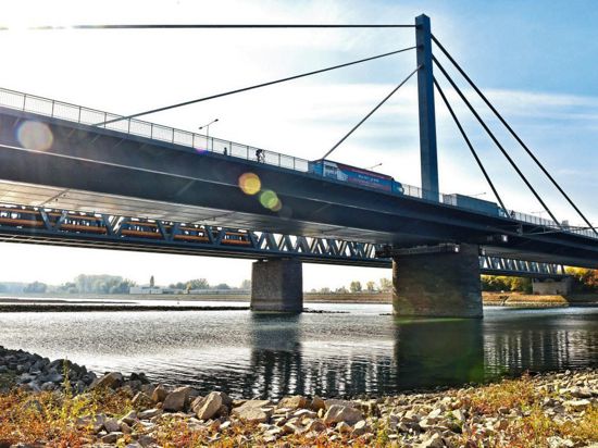 Wichtiges Bindeglied für Radfahrer: Auf ein leistungsfähiges Radwegesystem setzt der Regionalverband Mittlerer Oberrhein auch entlang der Rheinbrücken.