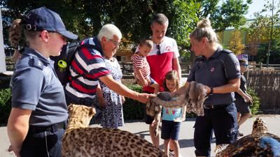 Artenschutztag im Zoo: Informationsstand des Zolls