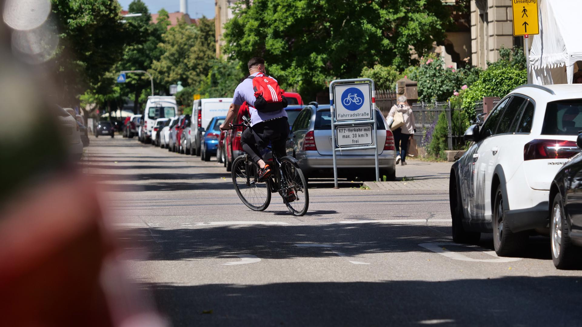 Unübersichtlich ist es oft für Radfahrer auf der Sophienstraße bei Kreuzungen wie hier mit der Schillerstraße.