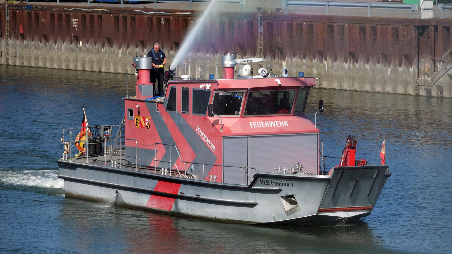 Feuerwehrboot Rheinhafen Karlsruhe
Foto Peter Sandbiller