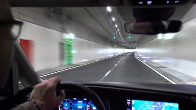 Freie Fahrt: Der Autotunnel unter der Kriegsstraße geht demnächst an den Start. Die Ost-West-Fahrt verläuft zügig und entspannt. Davon konnten sich die BNN bereits bei einer ersten Test-Tour überzeugen. 