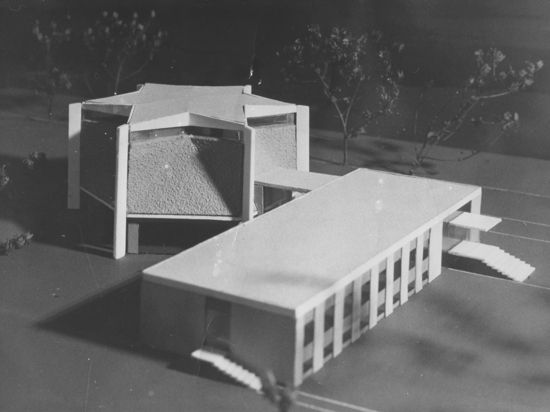 Ein Modell der Karlsruher Architekten von 1971 zeigt die Form des Bauwerks. Es war der erste badische Synagogen-Neubau nach dem Holocaust.