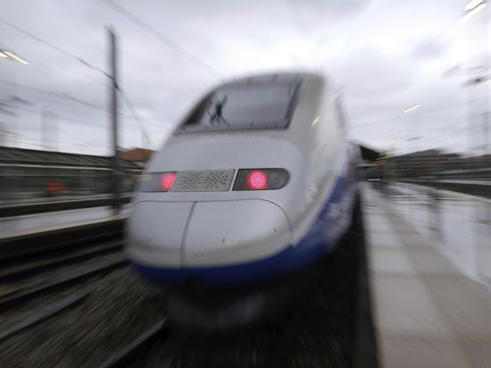 Tödlicher Aufprall: Nach dem Unfall mit einem TGV auf dem Bahnhof Durlach suchen Polizei und Bahn nach Möglichkeiten, die Durchfahrt von Zügen sicherer zu machen.