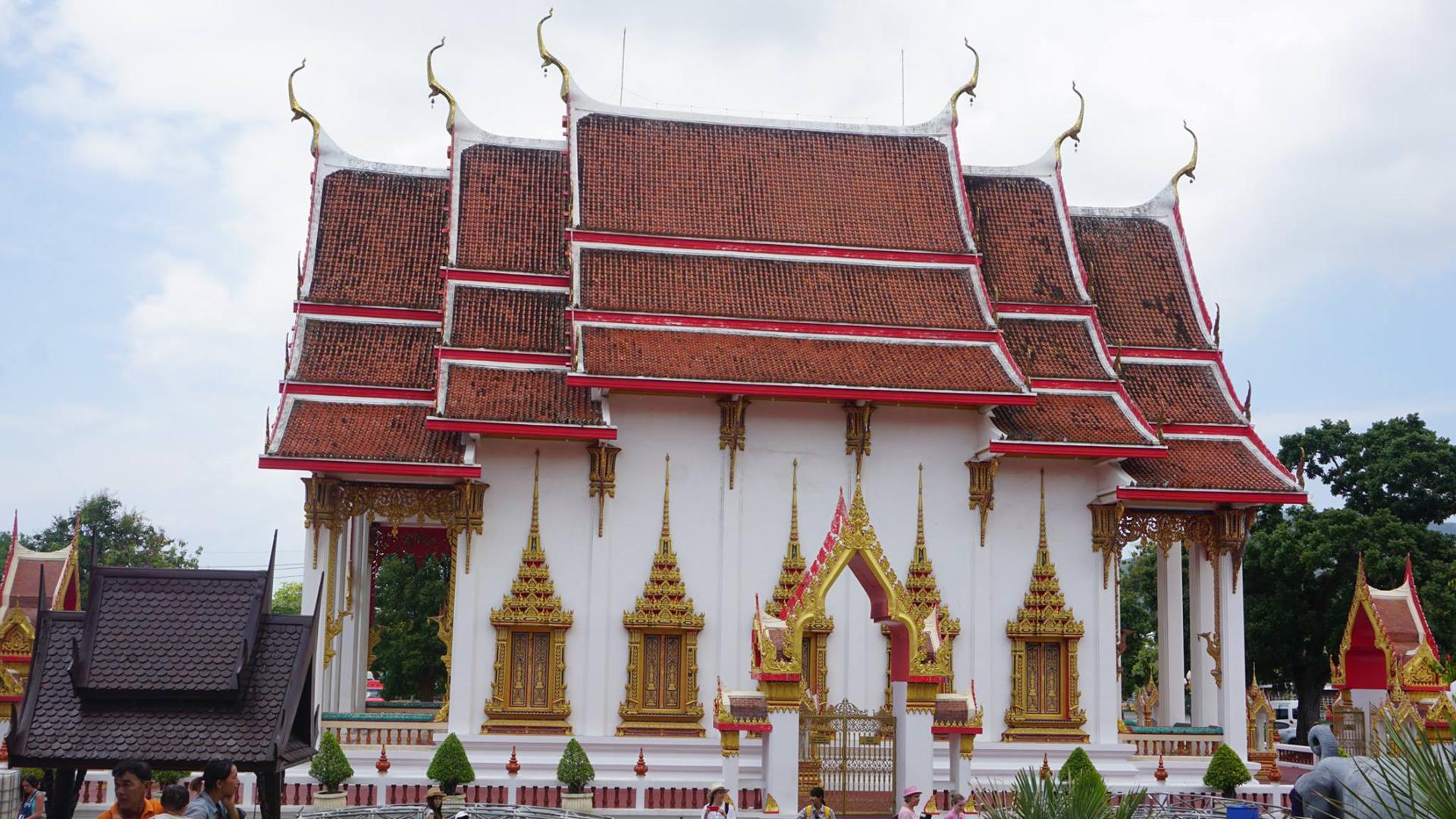 Der buddhistische Wat-Chalong-Tempel ist eine gefragte Anlaufstelle für Gläubige und Touristen in Phuket. 