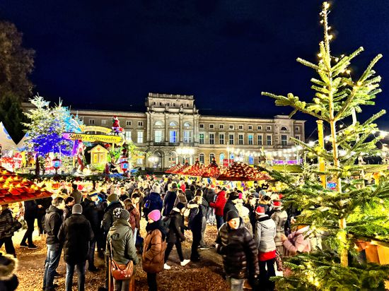 Weihnachtsmarkt auf dem Karlsruher Friedrichsplatz