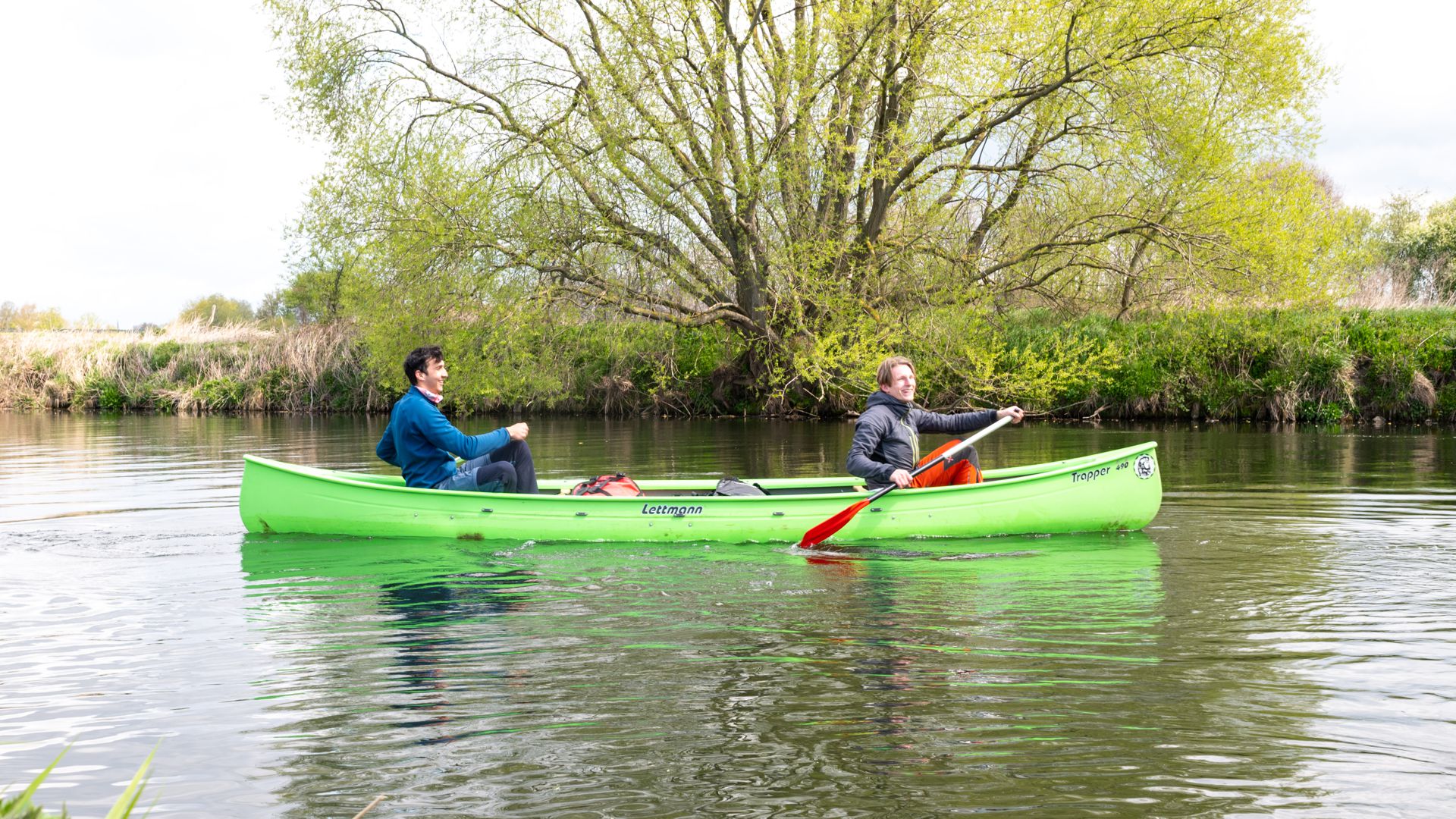 Übungstour: Bevor sie sich auf den Amazonas wagen, paddeln Julian Naidu (links) und Konstantin Pissarsky immer wieder probeweise auf Rhein und Mosel.