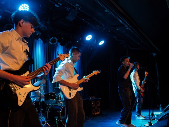Die Karlsruher Band „The BeatBoyz“ auf der Bühne im Jubez am 10. MÄrz 2024.