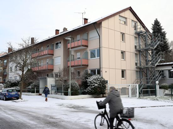 Am 15.12.2022 steht das aufgegebene Seniorenheim in Durlach  "Haus am Turmberg" am südlichen Ende der Basler-Tor-Straße leer.