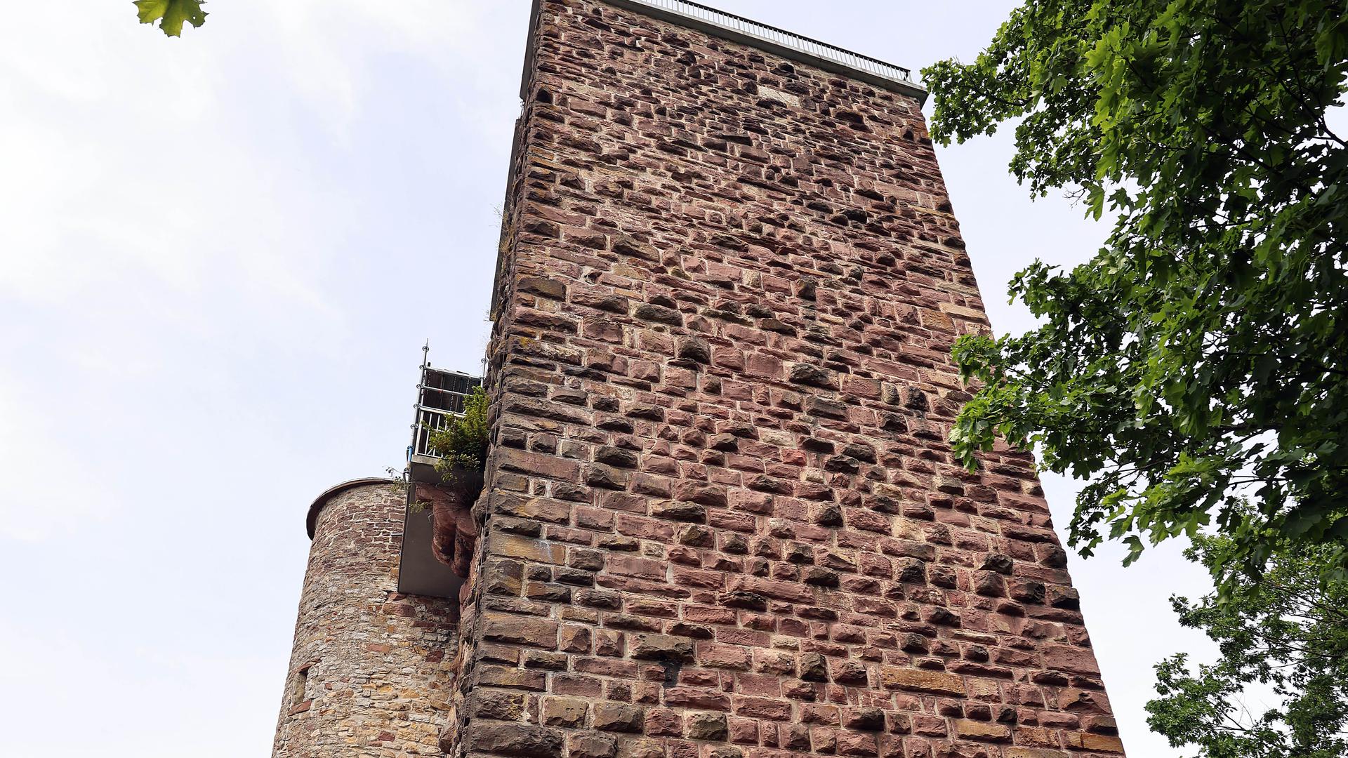 Auch am 2. Juni 2022 ist der Aufgang auf den Turm auf dem Turmberg in Durlach weiter gesperrt.