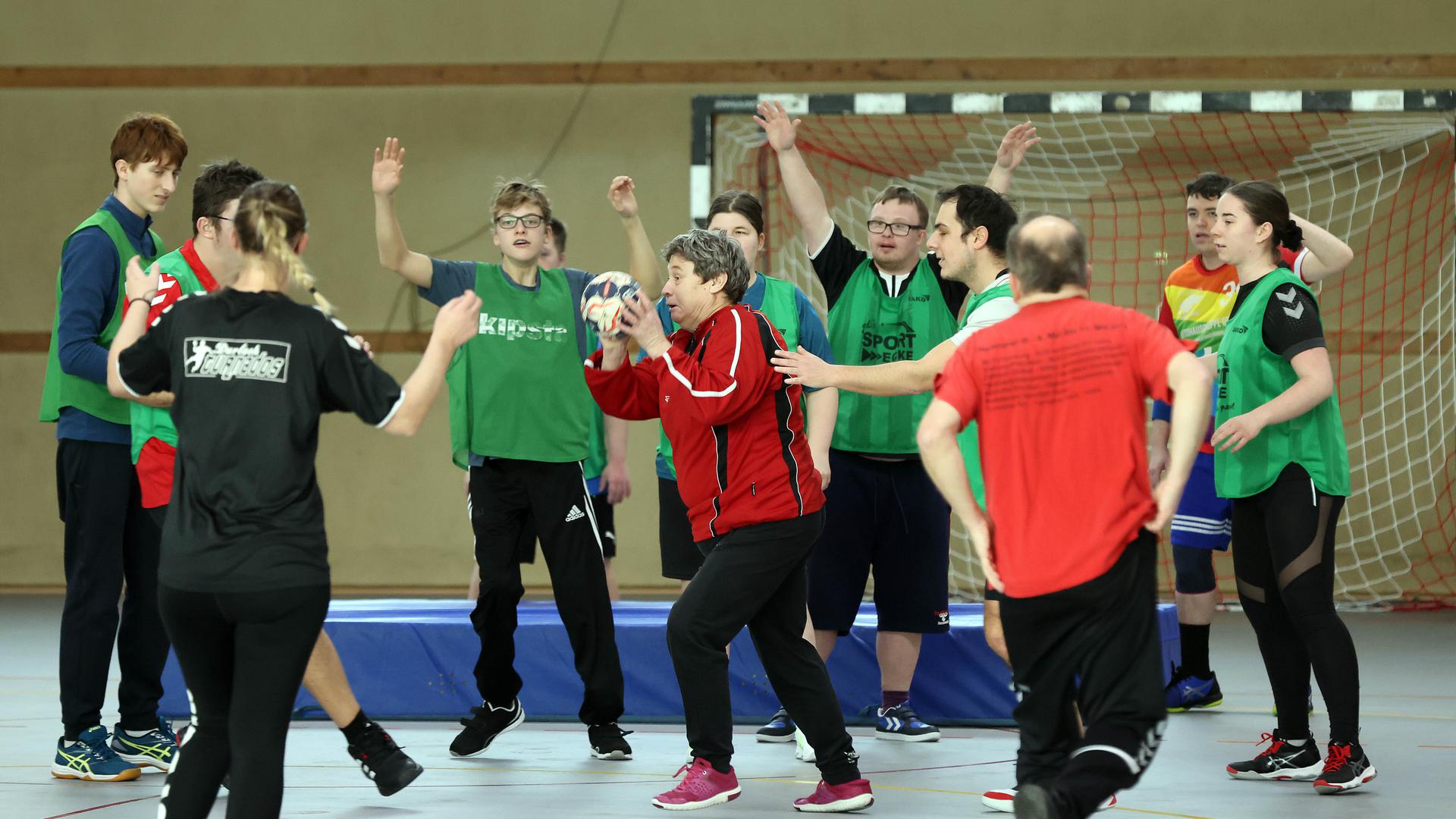 4.02.2023 Training der „Turnados“, der inklusiven Handballmannschaft der Turnerschaft Durlach (TSD).