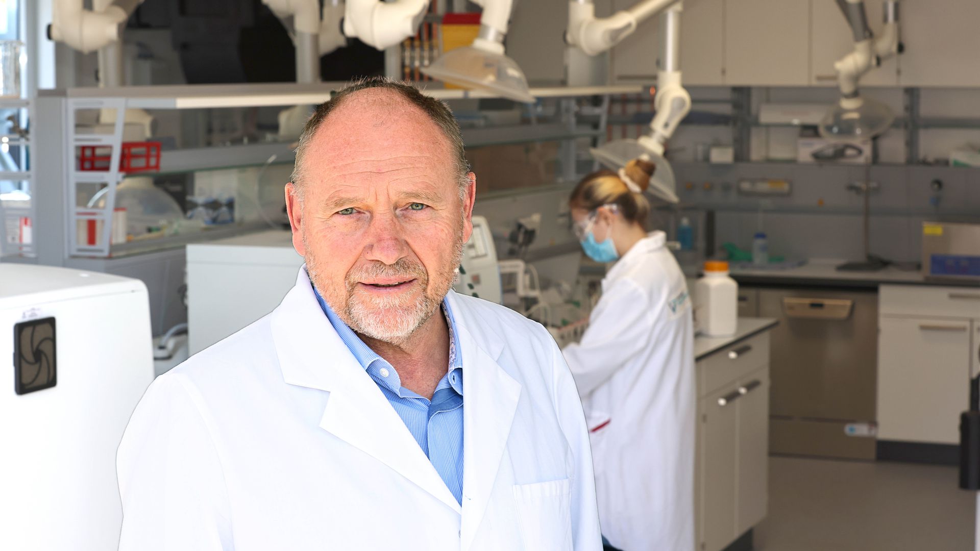 Arbeitet an seiner Vision: Horst Kreuter möchte mit seiner Firma Vulcan Energie Ressourcen in wenigen Jahren kommerziell Lithium im Oberrhein-Gebiet fördern. In einem neuen Labor in Durlach verfeinern Mitarbeiter die Technik.