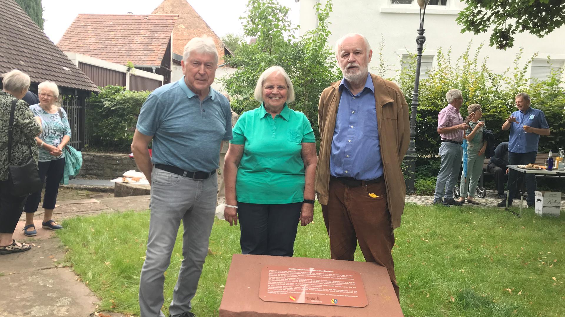 Heimatfreunde Grötzingen mit Harald Schwer, Christel Volz und Klaus Feige (von links) 