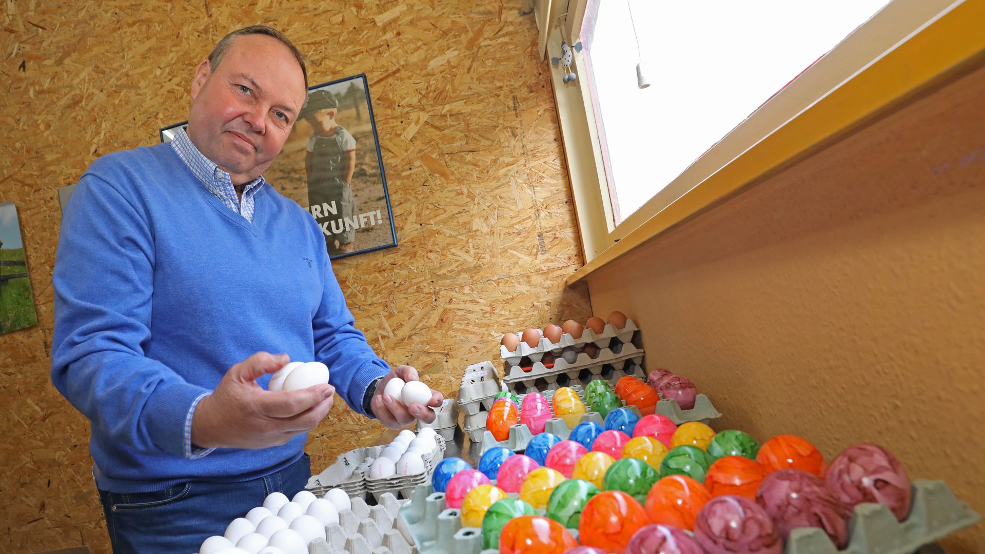 8.03.2021  Der Landwirt Matthias Götz hat sich mit seiner Marke „Frischei Grötzingen“ auf die Lieferung von Eiern spezialisiert.