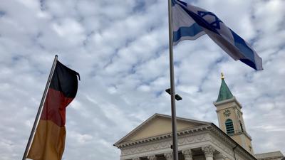 Israel-Flagge auf dem Marktplatz Karlsruhe