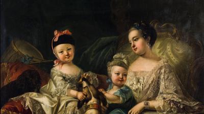 Ein Gemälde zeigt Markgräfin Karoline Luise von Baden mit ihren beiden älteren Söhnen.