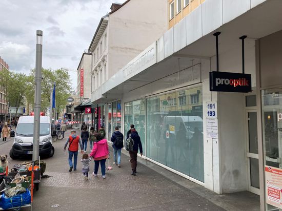 Blick auf leerstehende Läden in der Karlsruher Kaiserstraße