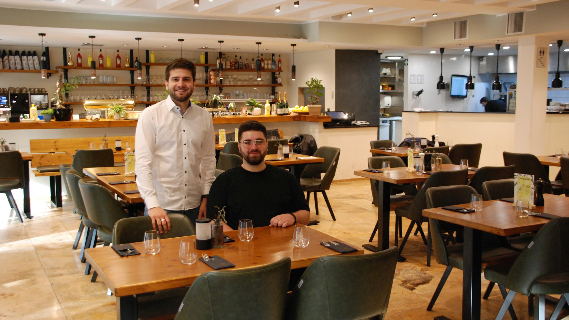 Omonia, griechisches Restaurant Karlsruhe, Passagehof, Betriebsleiter Aristides und Nikolaus Papadopoulos (vl)