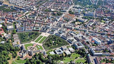 Luftbild von Karlsruhe. Schloss und Fächer.