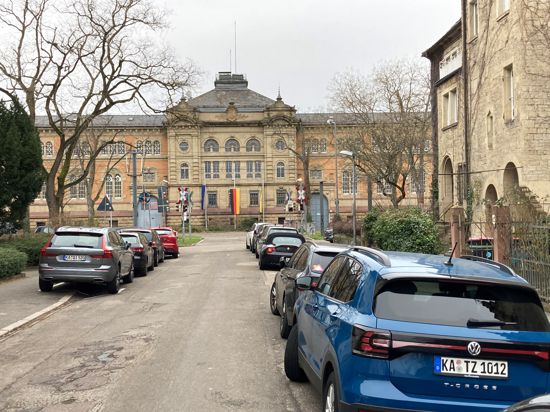 Noble Fassade: Das nach Plänen von Josef Durm errichtete Karlsruher Gefängnis wirkt von außen eher wie ein Museum. Das Gebäude fügt sich perfekt ins großbürgerliche Wohnquartier ein.