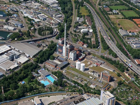 Luftbild Karlsruhe Aufnahme vom 10.06.2022
Karlsruhe Heizkraftwerk-West und Sonnenbad
