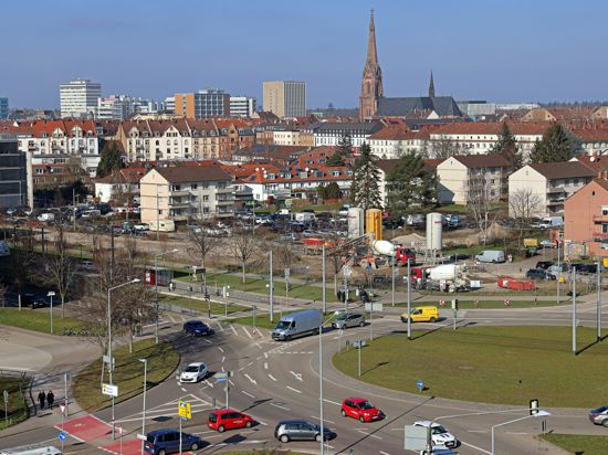 Blick auf den Ludwig-Erhard-Allee und das Baugebiet Lohfeld von Süden aus.