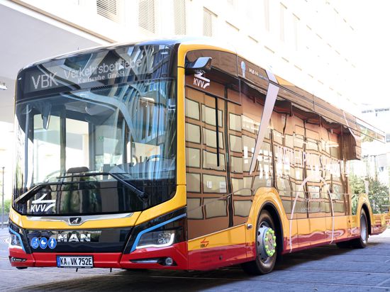 Ein elektrischer Bus der Verkehrsbetriebe Karlsruhe bei seiner Vorstellung. 