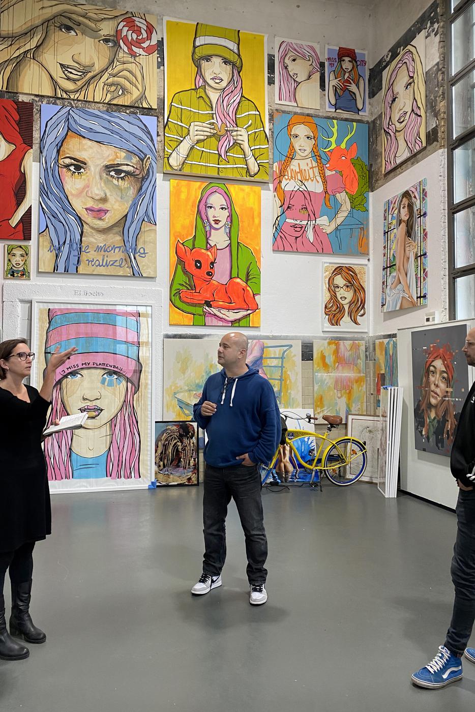 zu Besuch in der Kunstgalerie art 42 mit Atilla Kirbas und Messemacher Raiko Schwalbe
