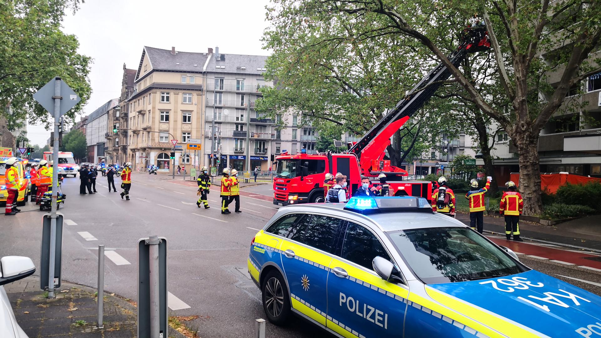 Großer Einsatz von Polizei und Feuerwehr in der Karlsruher Oststadt. 