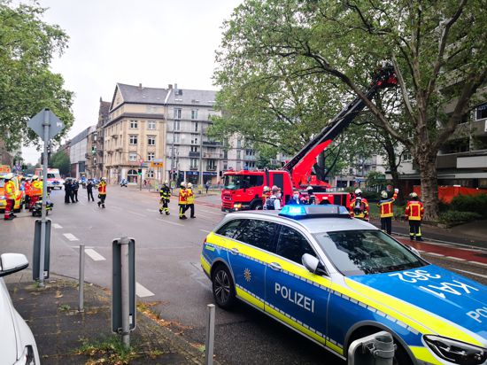 Großer Einsatz von Polizei und Feuerwehr in der Karlsruher Oststadt. 