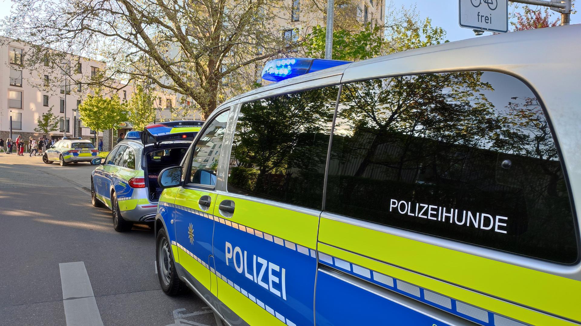 Mit einem größeren Aufgebot ist die Polizei am Mittwochabend nach einem Streit nach Karlsruhe-Rintheim ausgerückt
