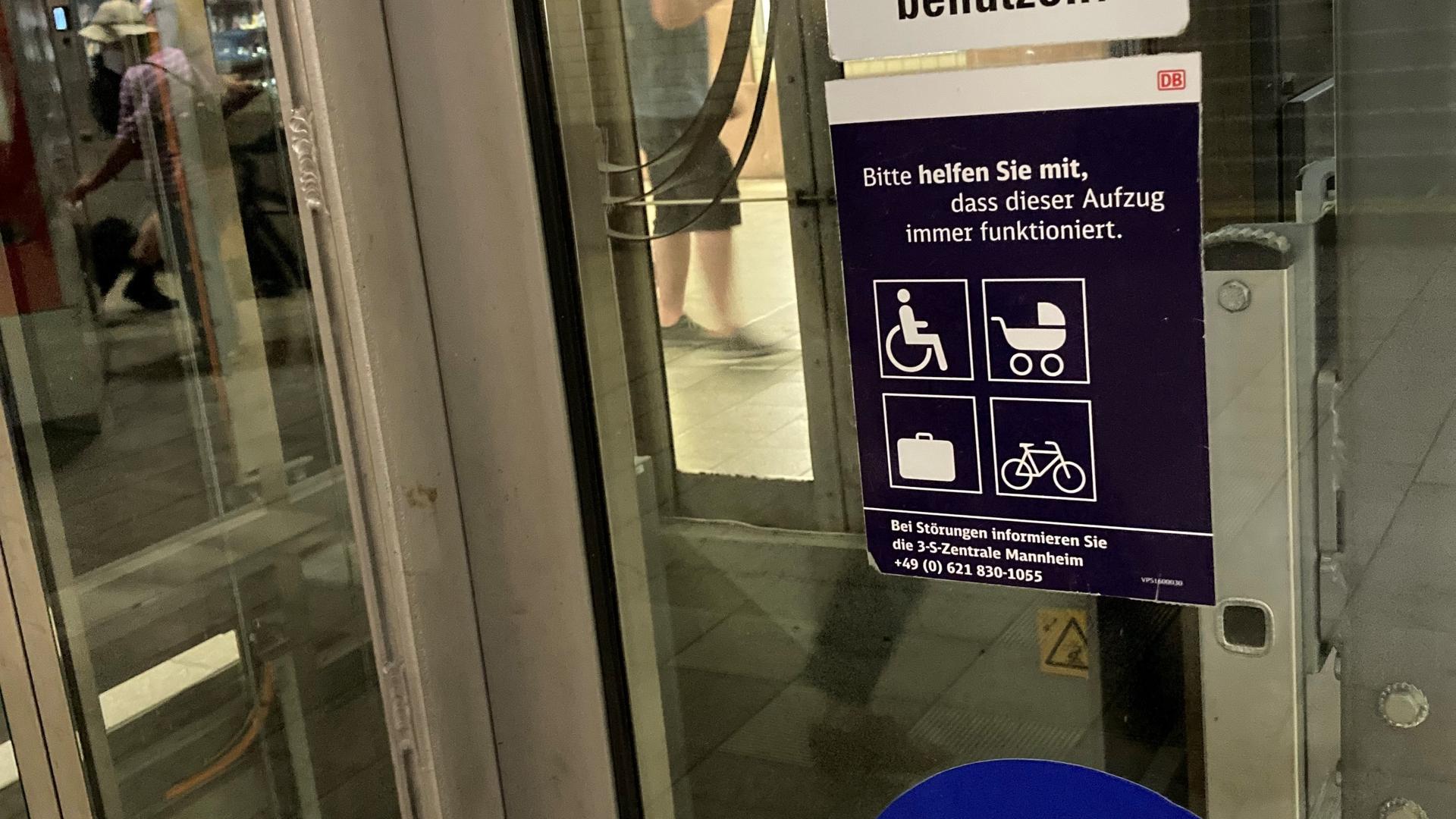 Defekter Aufzug am Karlsruher Hauptbahnhof