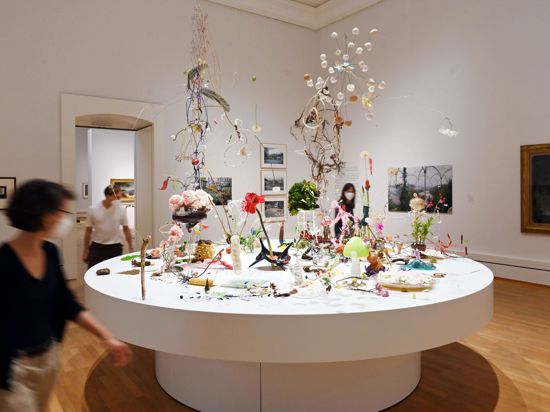 In der Staatlichen Kunsthalle Karlsruhe wird das Werk „Pflanzen dichten“ gezeigt.