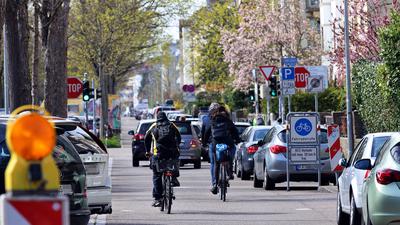 28.03.2023 Radfahrer in der Sophienstraße in der Karlsruher Weststadt