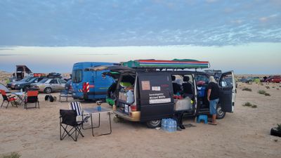 Der VW T4 Caravelle Baujahr 98 des Team – Friends for Afrika aus Stutensee im Bild 