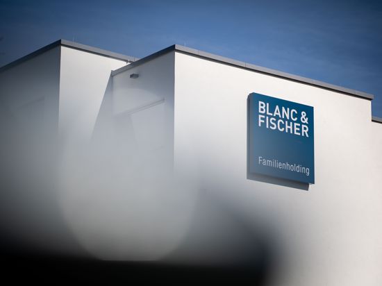 Eine neue Rechtsform erleichtert es der Blanc & Fischer Holding künftig, Kapital von außen ins Unternehmen zu bringen. Ein Aufsichtsrat wird zur Hälfte aus Vertreterinnen und Vertretern der Beschäftigtenseite bestehen.