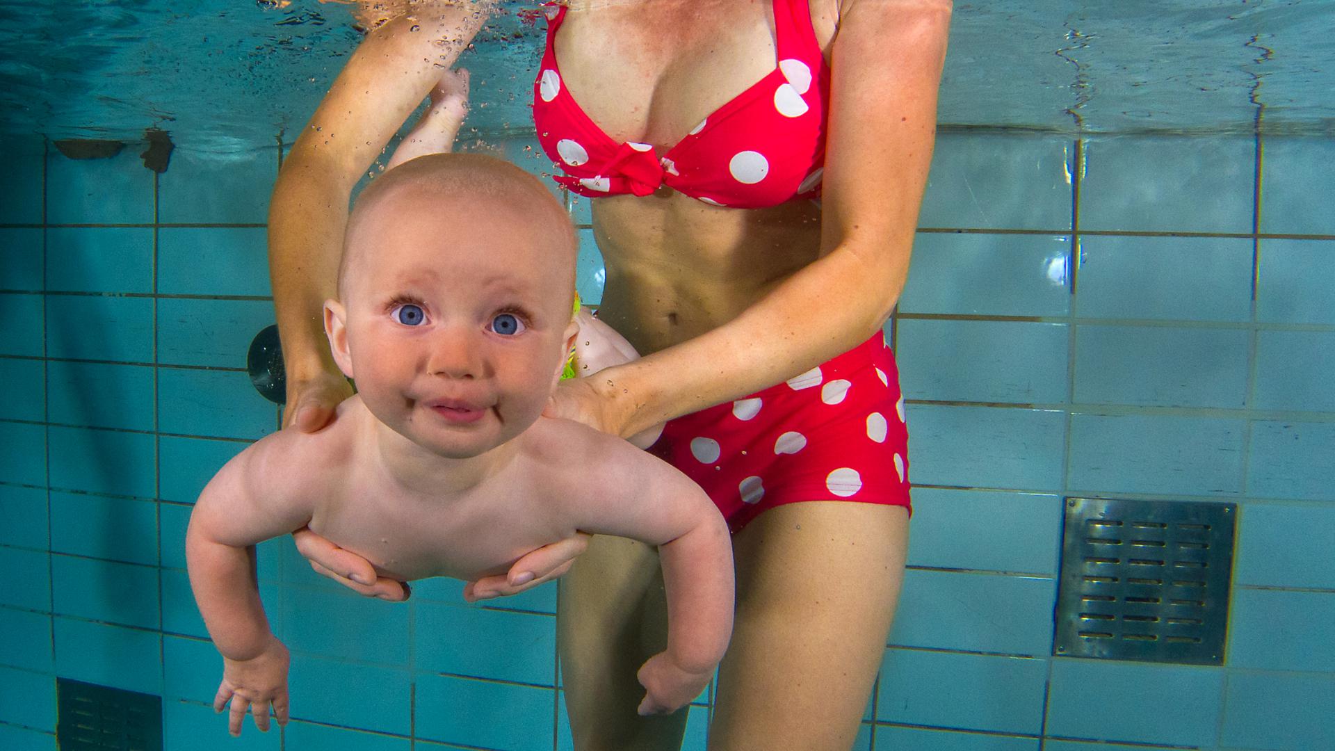 Babyschwimmen: Unter Wasser haben Babys die Augen offen