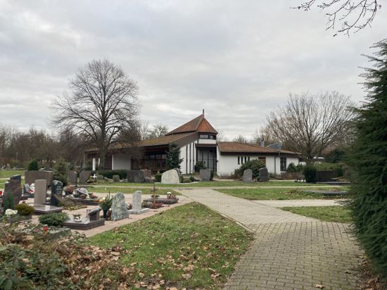Friedhof und Aussegnungshalle in Stutensee-Blankenloch.