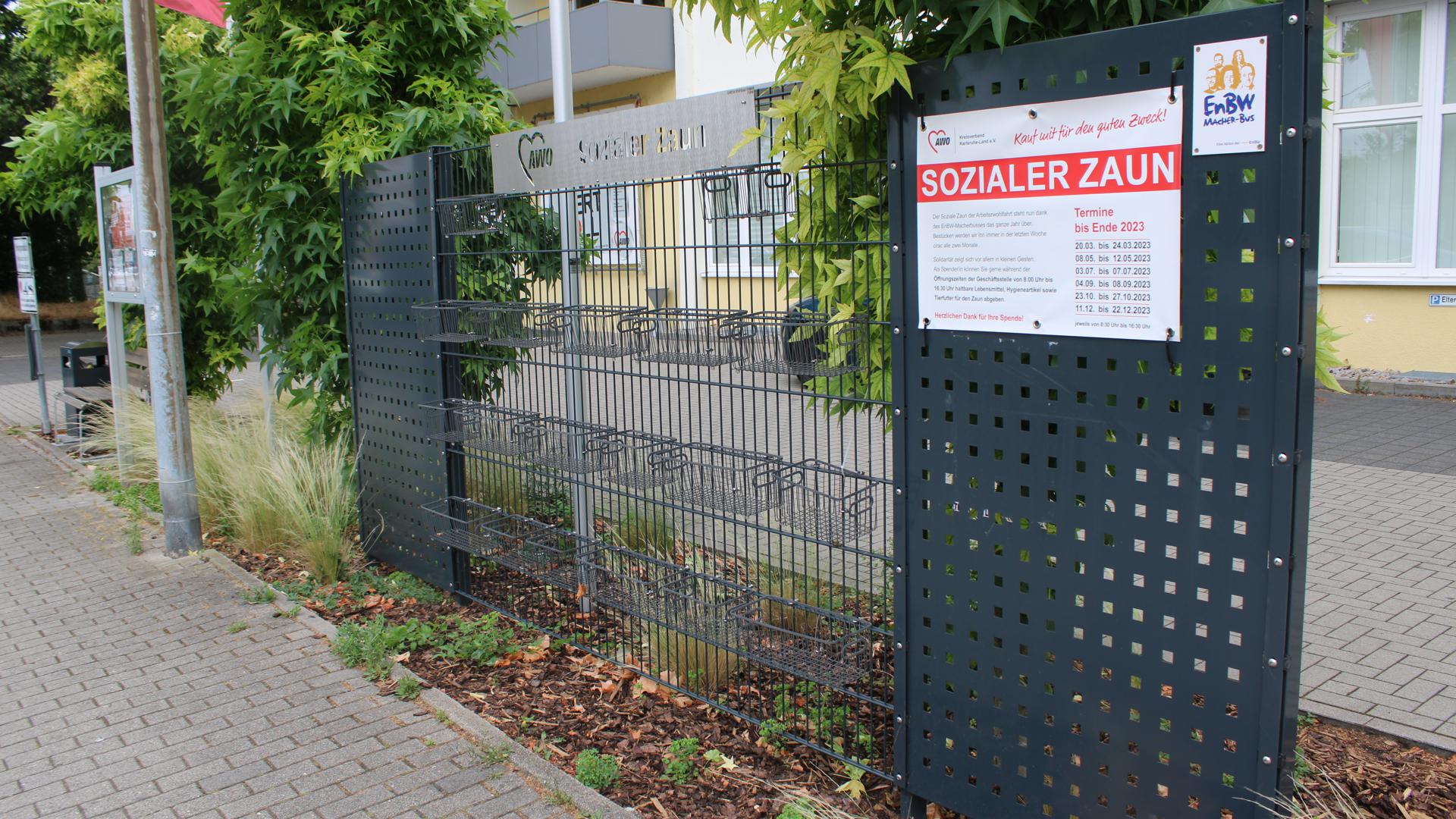 Sozialer Zaun vor der AWO Karlsruhe-Land Geschäftsstelle in Bruchsal