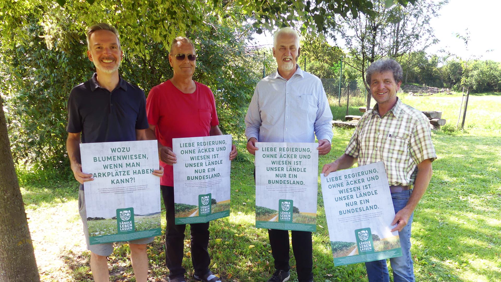 Klare Forderungen zum Flächenfraß formulieren (von links) die Umweltschützer Timo Kern (Agnus), Franz Debatin und Reinhard Pennekamp (Nabu) und Hermann Geyer (VVND). 