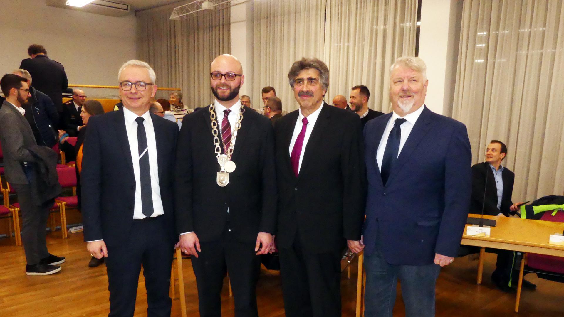 Lukas Lang wird als Bürgermeister von Eggenstein-Leopoldshafen in sein Amt eingeführt
