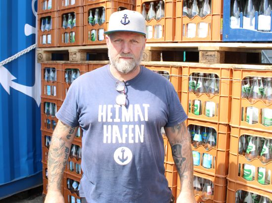 Getränkehändler Jörg Dahse laufen die Großkunden davon. Er macht die Trinkwasserbars der Stadtwerke Karlsruhe dafür verantwortlich.