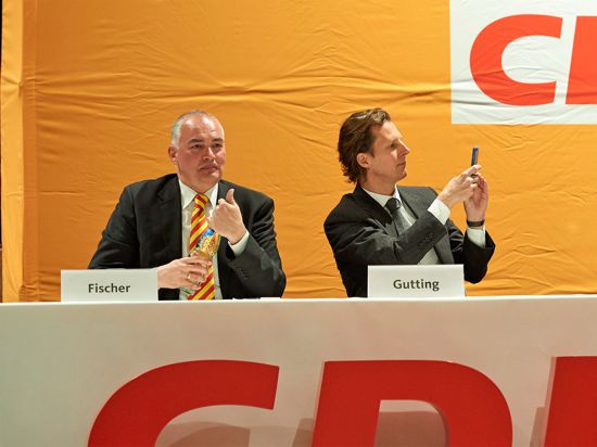 Parteifreunde: Die beiden Bundestagsabgeordneten Axel Fischer und Olav Gutting mit Bundestagspräsident Wolfgang Schäuble (von links) auf einer CDU-Veranstaltung in Karlsdorf Neuthardt. 