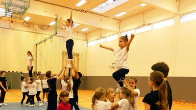 Mit Freude und Ausdauer trainierte die jungen Aktiven in Reihen des Graben-Neudorfer „Mystic Phoenix Cheerleader“ ganztägig für ihr baldiges besonderes Wettkampfereignis. 