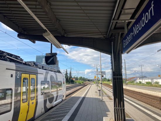 Konzept der Zukunft: Mit Regiomove sollen Fahrgäste schnell und unkompliziert auf andere Verkehrsmittel umsteigen können. Am Bahnhof in Graben-Neudorf soll das ab Januar 2022 möglich sein. 