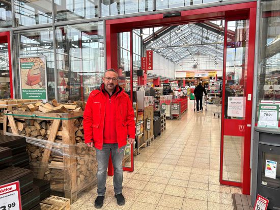 Franco Galati setzt auf Kundennähe und gute Beratung, um den Hagebaumarkt in Friedrichstal trotz steigender Preise für seine Stammkunden attraktiv zu halten.