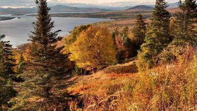 Weites Land: Eine malerische Aussicht auf Berge und Seen hat man am „Height of the Land“ im US-Bundesstaat Maine. 