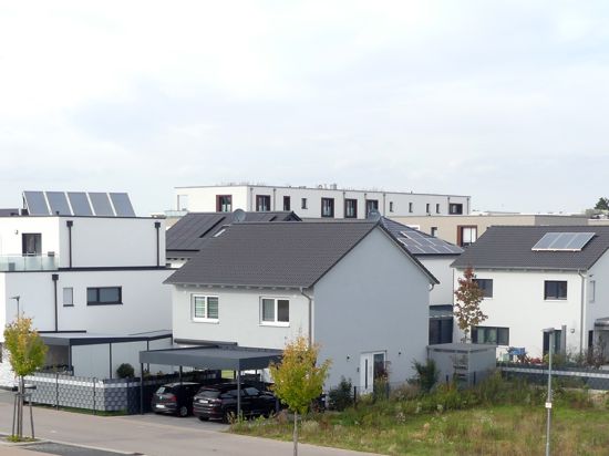 Gebäude mit Photovoltaikanlagen