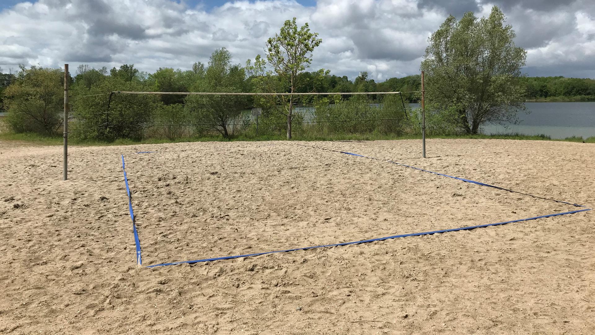Spielespaß am Strand: Am Streitköpflesee kann Beach-Volleyball gespielt werden.